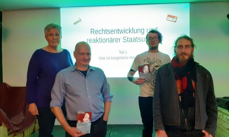 Seminar der DKP Regensburg zusammen mit der SDAJ Neumarkt